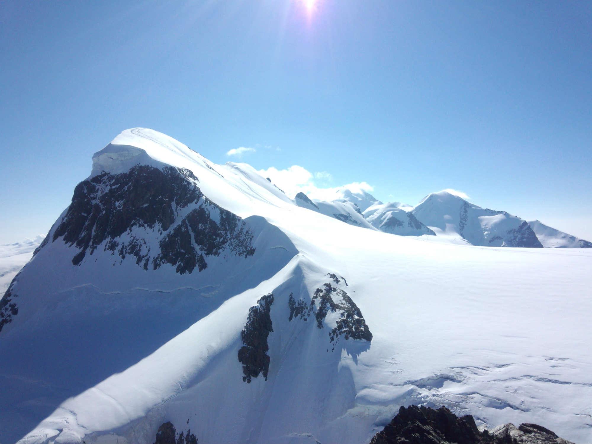 アレッチ氷河トレッキングとブライトホルン登頂9日間